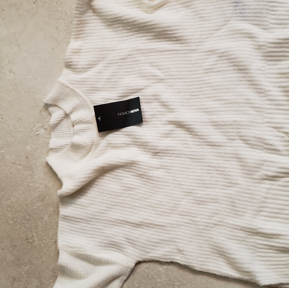Lot of 2 womens sweaters